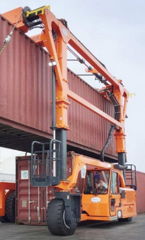 Combilift Straddle Carrier