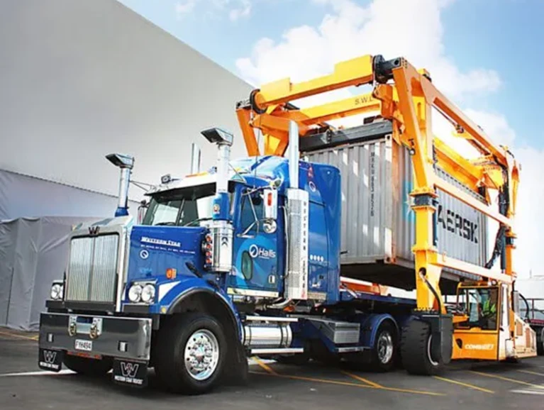 Straddle Carriers and mobile gantry