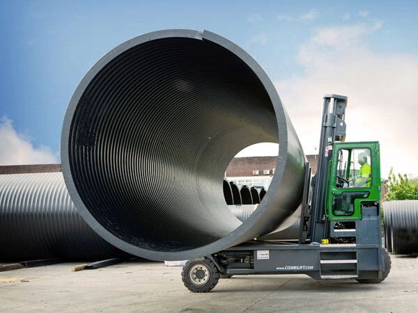 equipment for loading long pipes