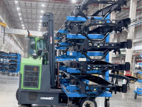 forklift for truck and bus body building